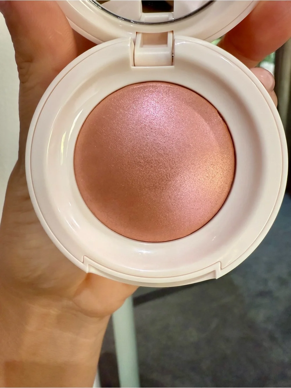 Rare Beauty Compact Setting Powder - Pale Pink Case